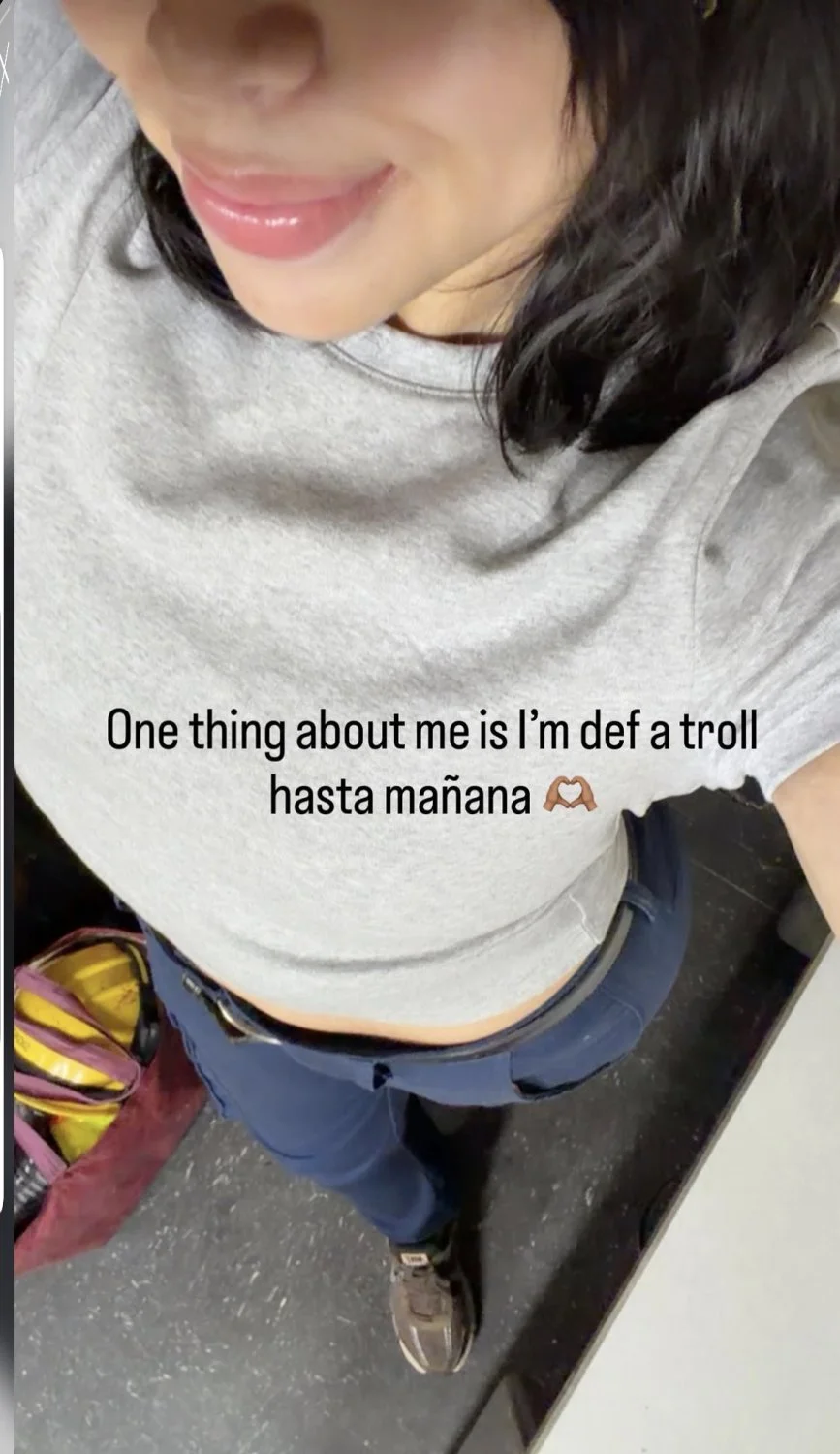 Hit her up for nudez image 1