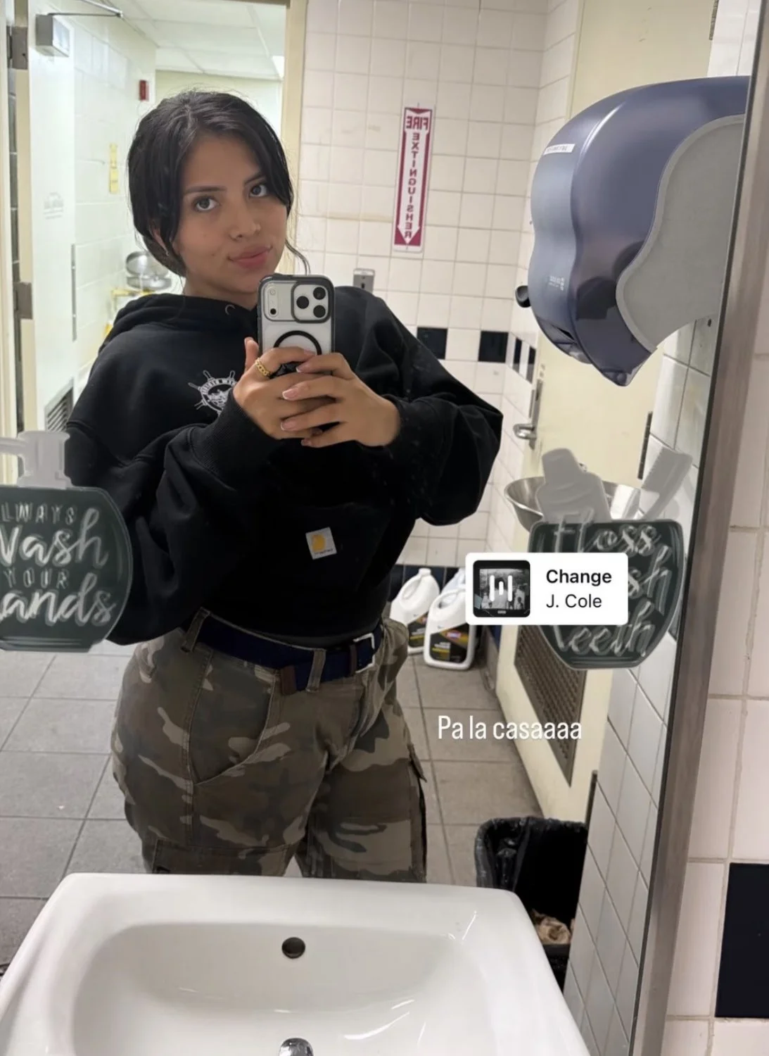 Hit her up for nudez image 5