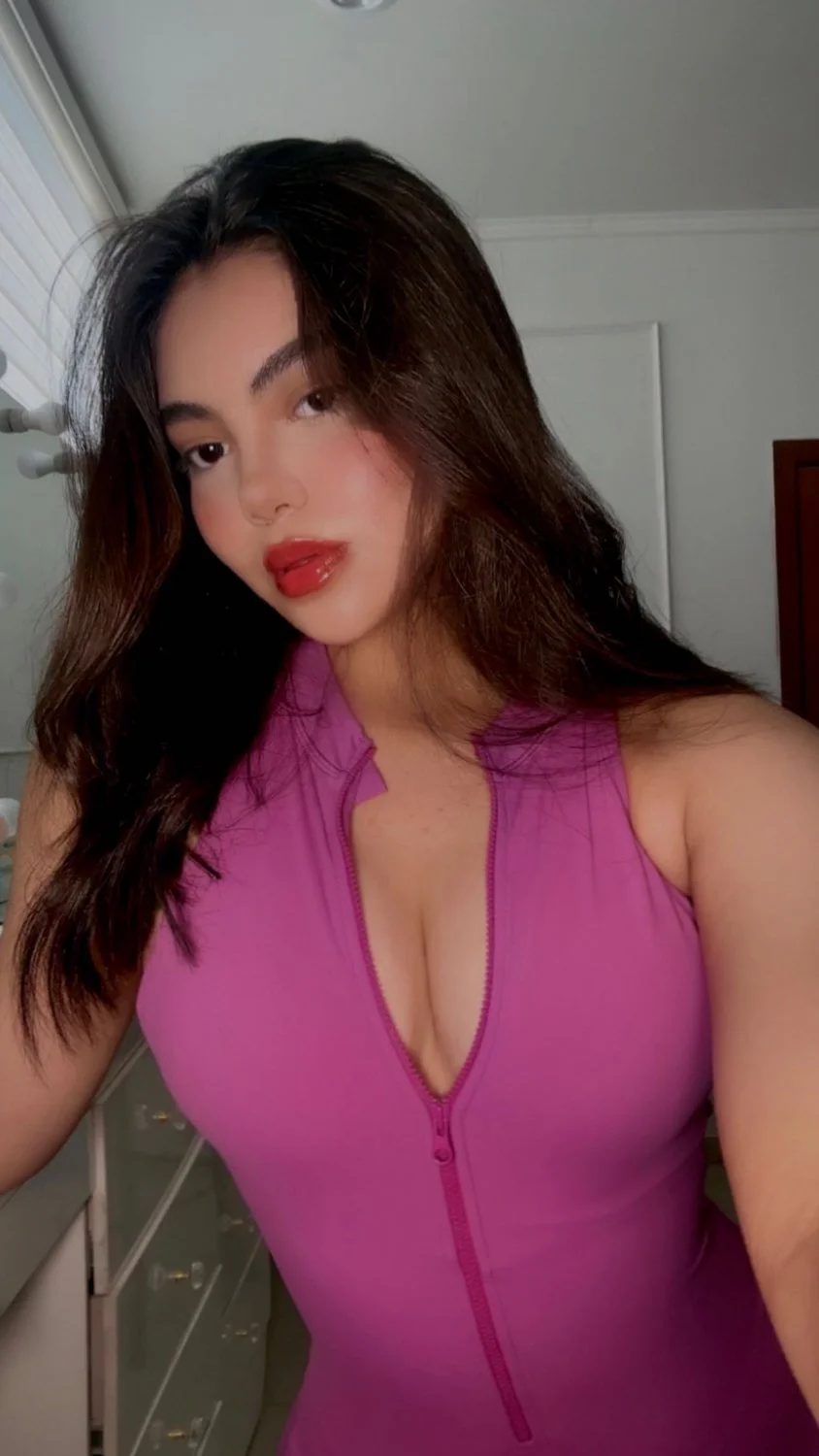 sexy 21 yrs old latina gym slut image 2