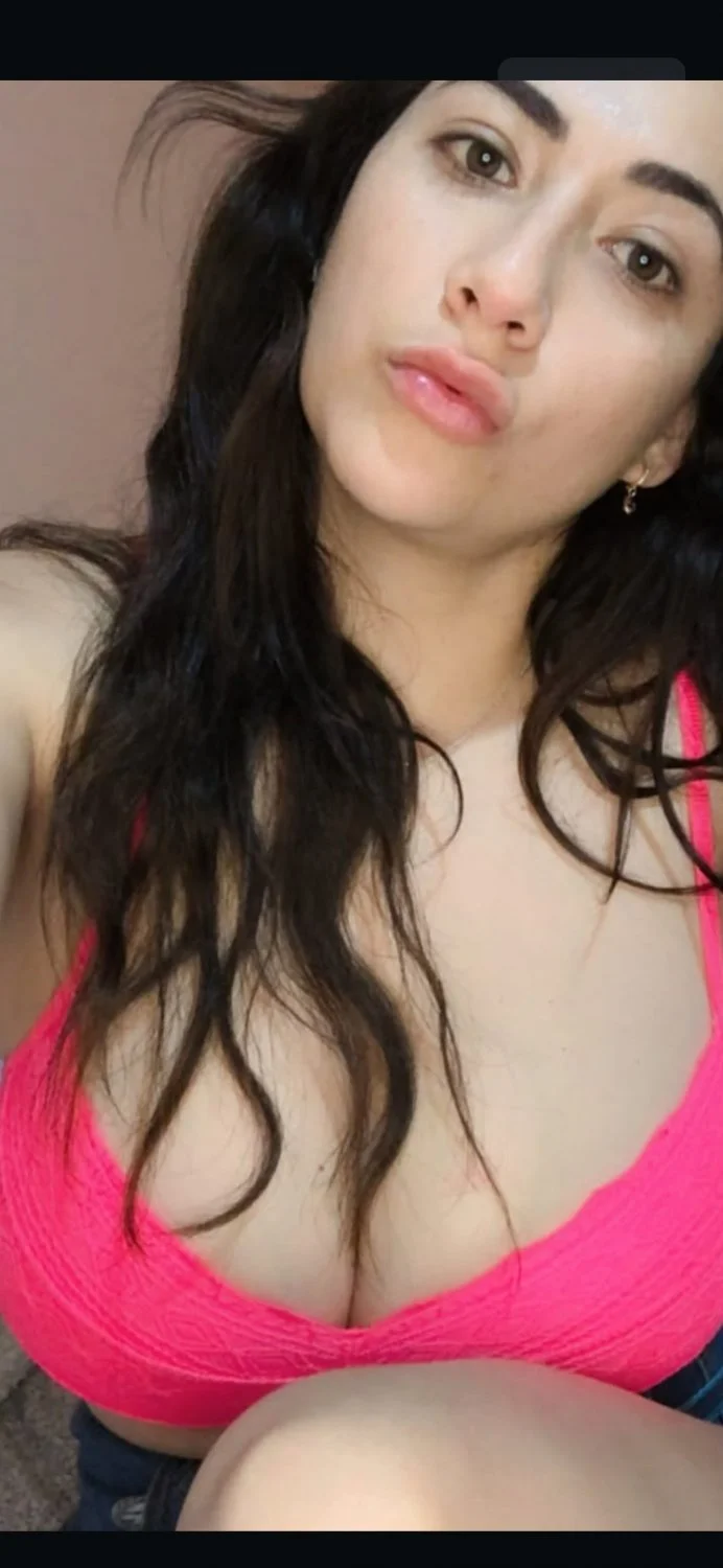 La puta de katia y sus culo y tetas gigantes image 6