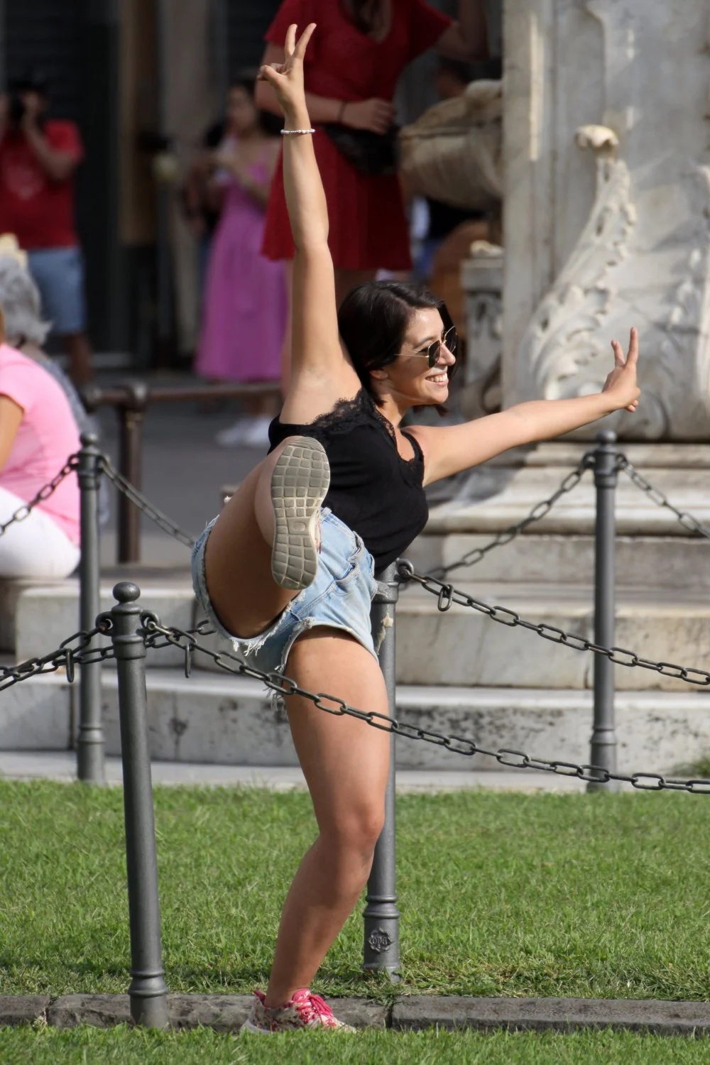 shorts show in famous place... image 2