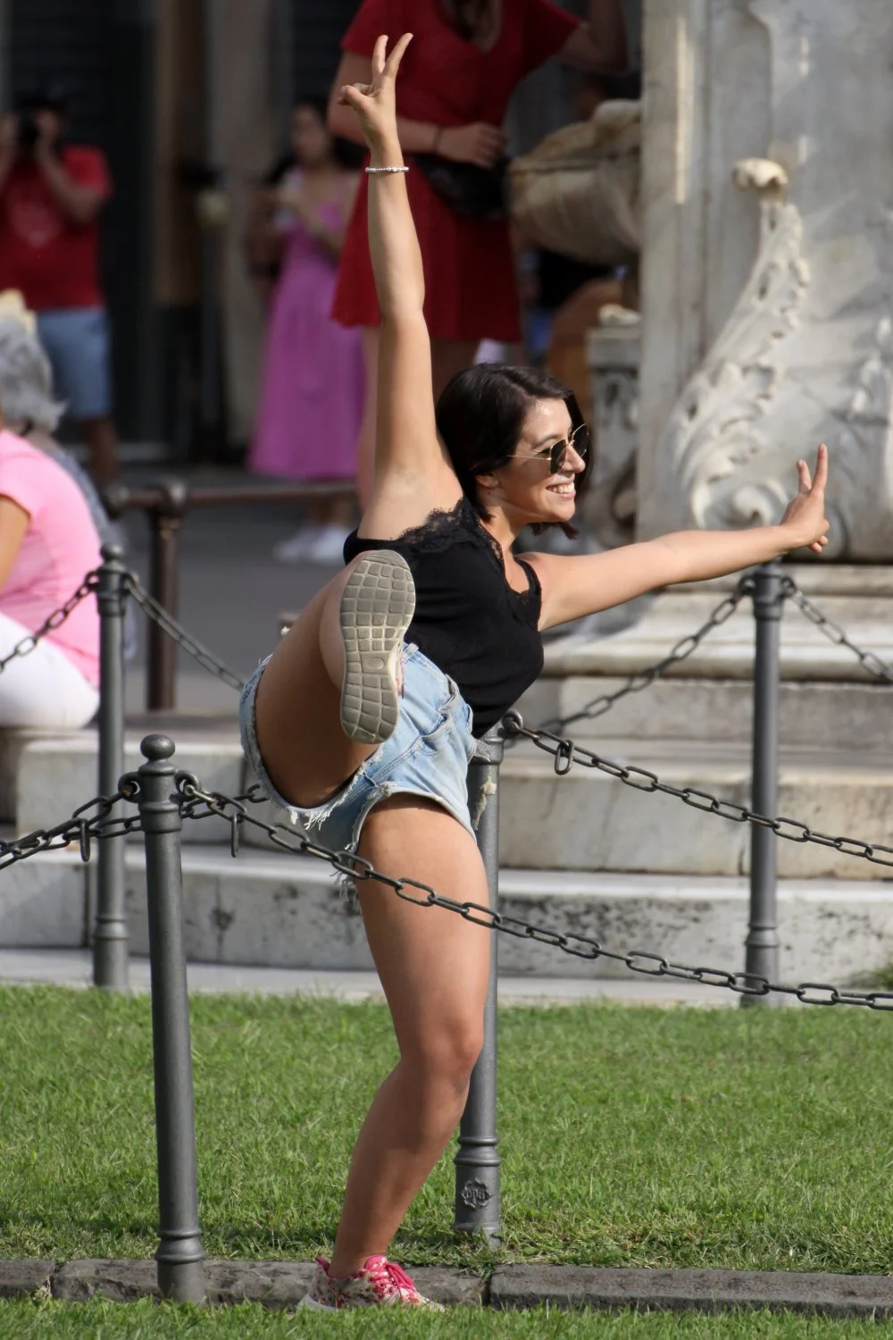 shorts show in famous place... image 4