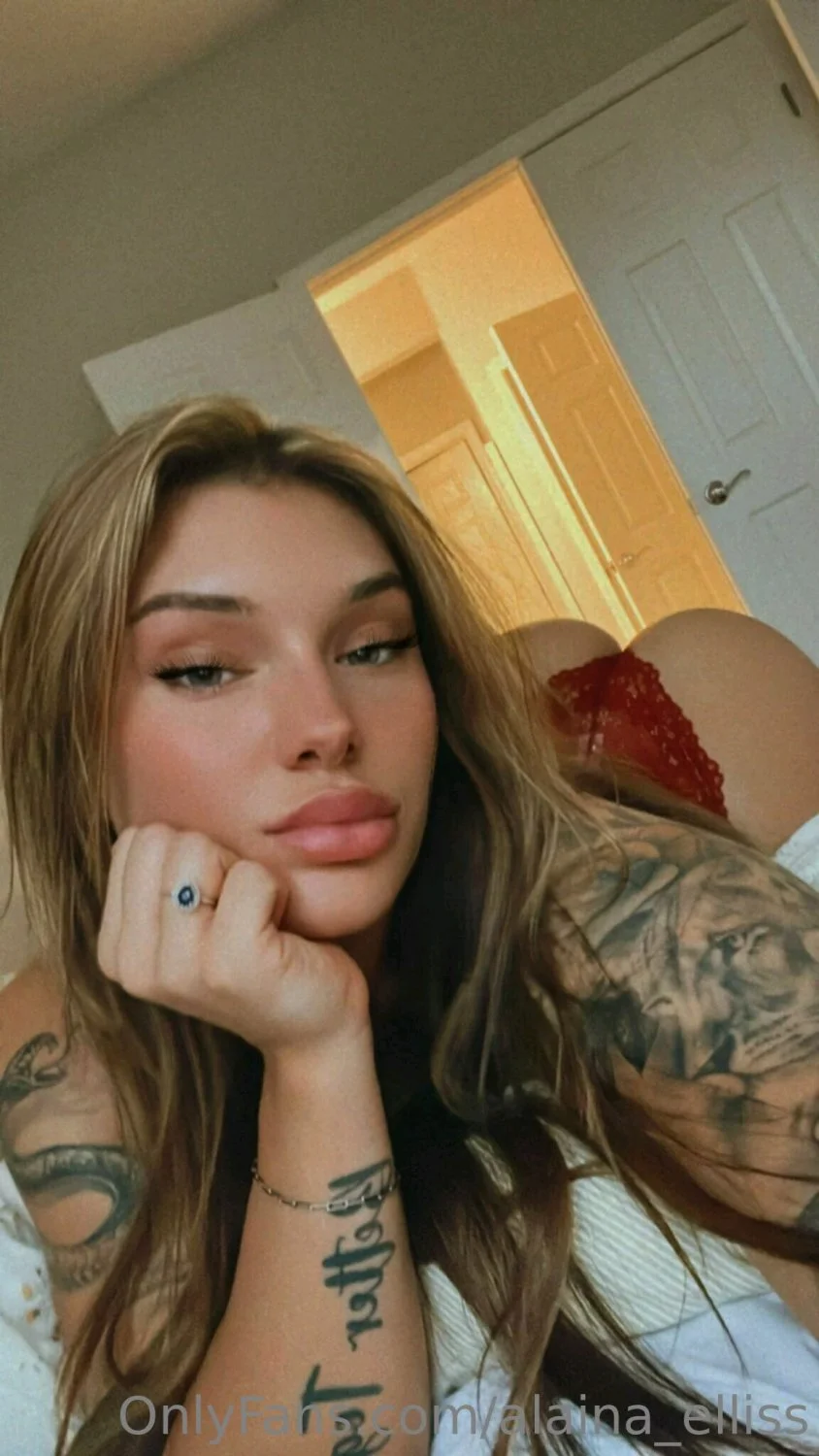 Sexy Pawg Loves Showing Off main image