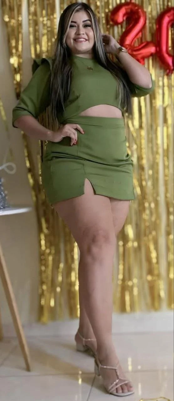 Qual das duas é mais gostosa? Dani e milla image 2