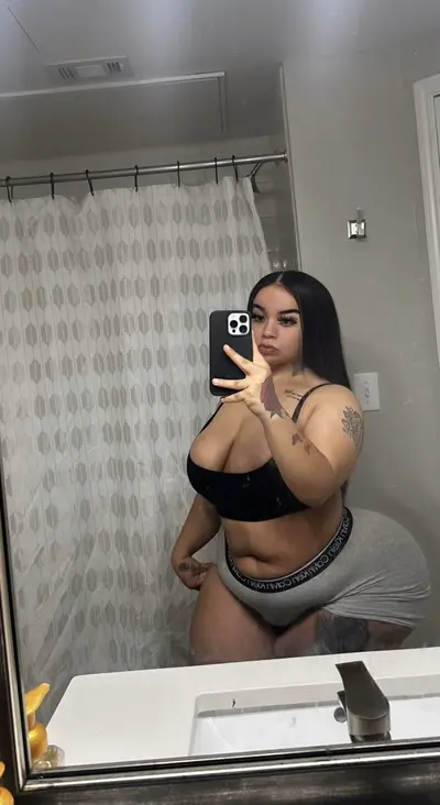 Light skin Extra thicc babe (Part 1) cover image