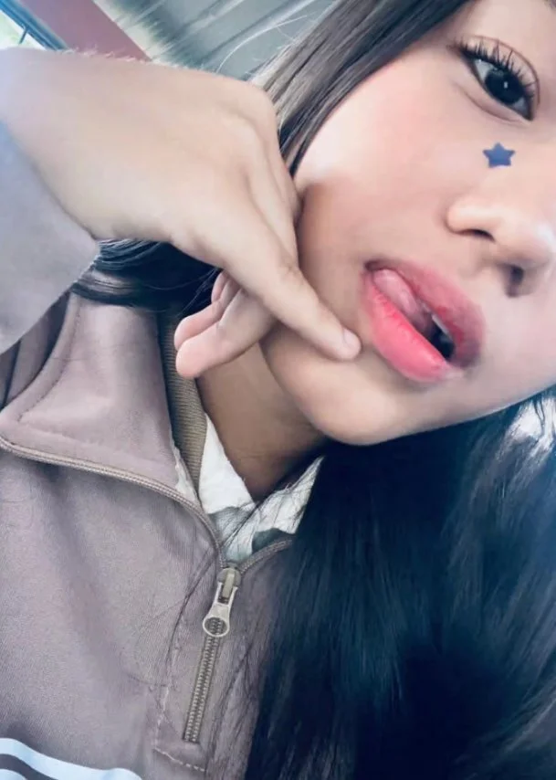 🔞🇪🇨 me gusta mostrarles mis pies a ustedes y mi vagina y carita para q me conozcan🤭❤️ main image