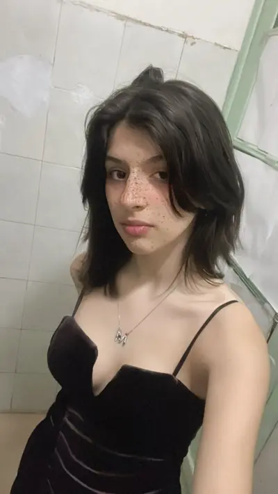 Exponiendo deliciosa pendeja para tributarla toda cover image