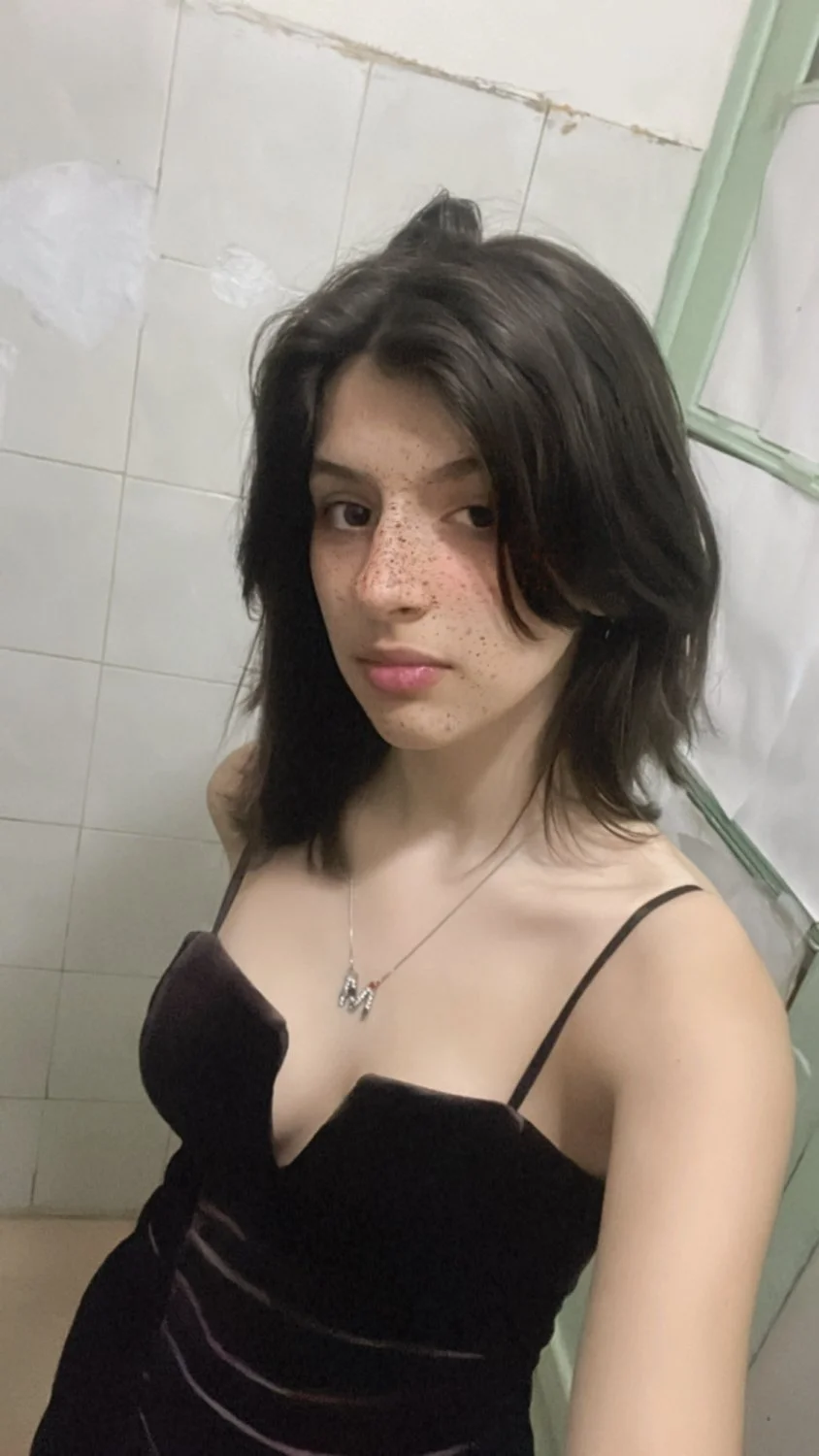 Exponiendo deliciosa pendeja para tributarla toda main image