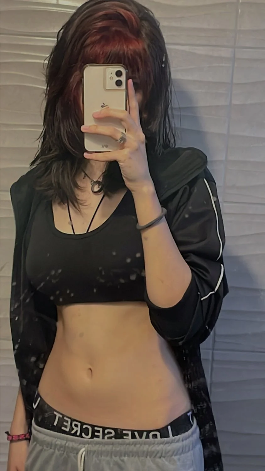 Exponiendo deliciosa pendeja para tributarla toda image 16