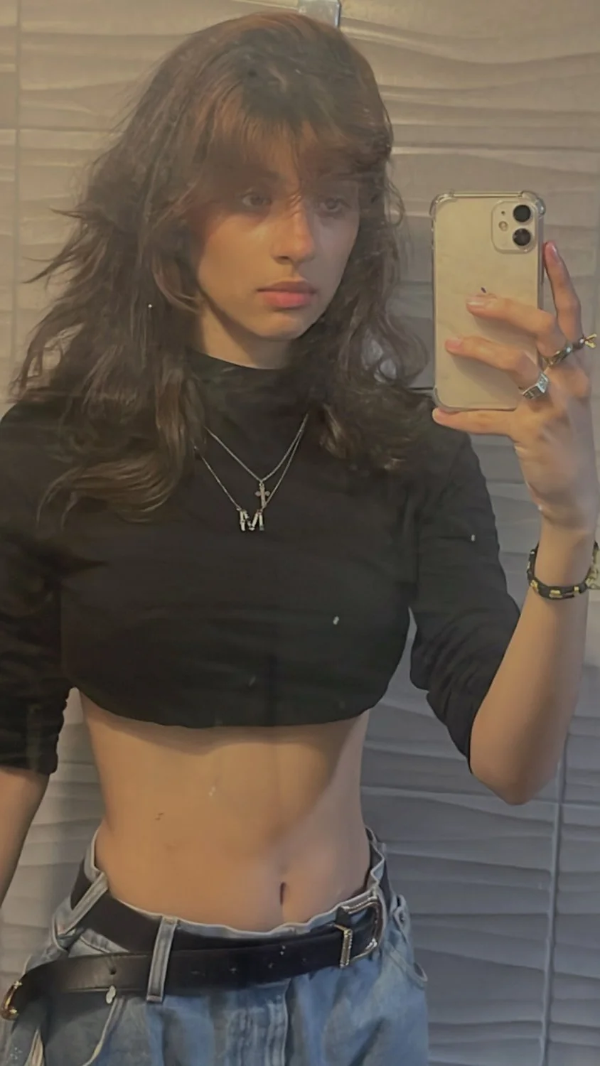 Exponiendo deliciosa pendeja para tributarla toda image 7