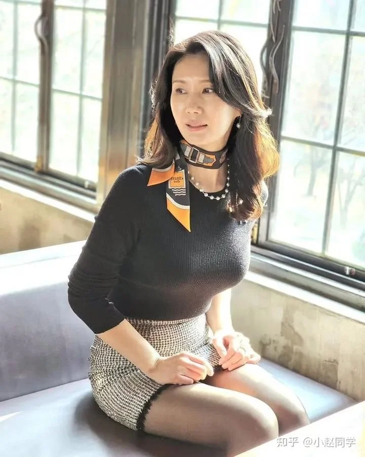 Sexy Asn Milfs image 13