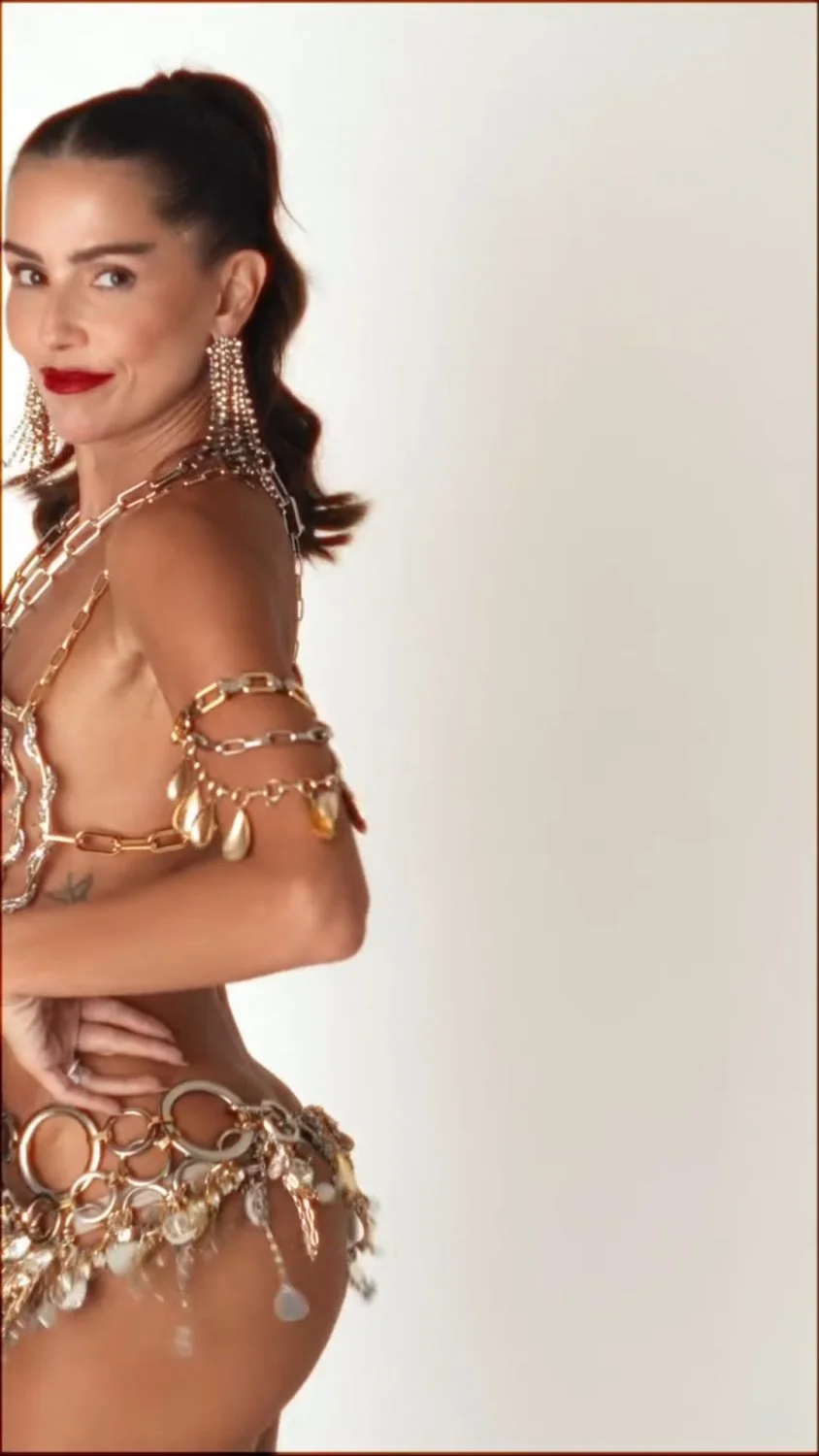 Deborah Secco image 7