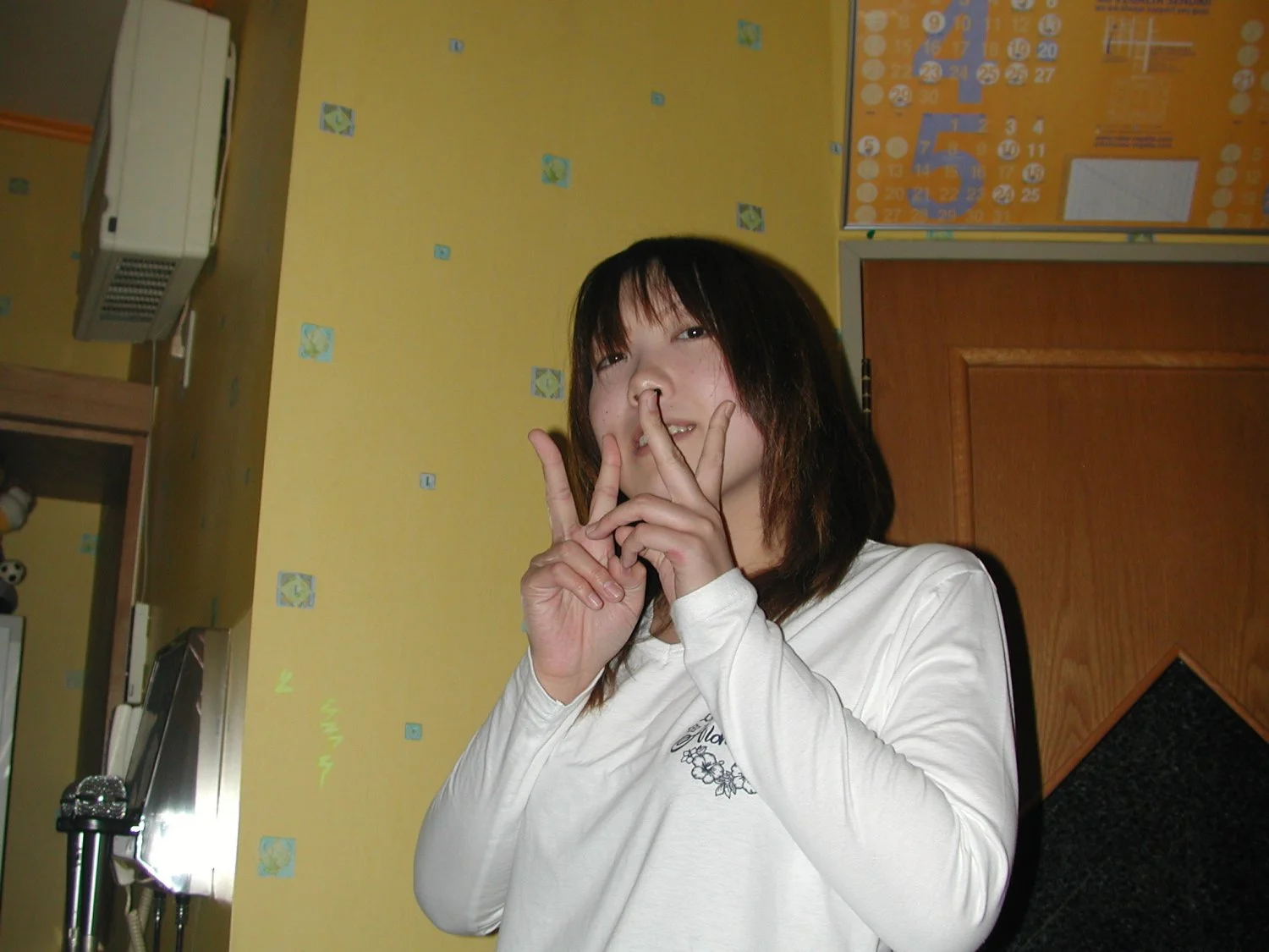 Japanese girl Aki main image