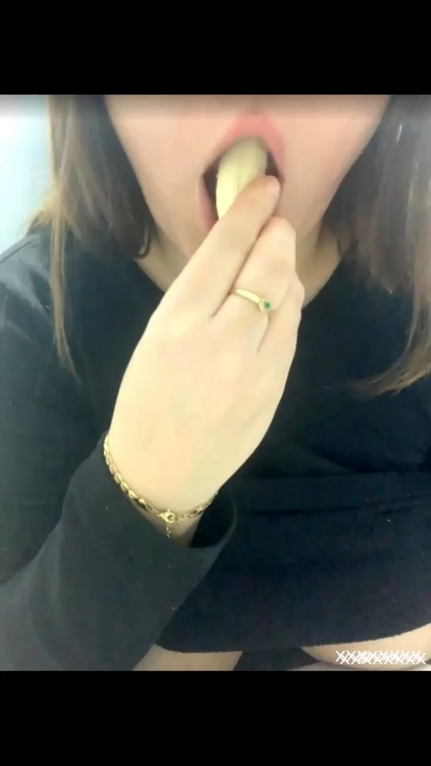Banana ou a gordinha ❤ comeria todo dia image 4