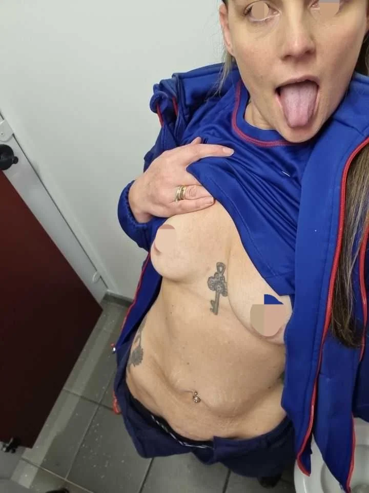 Wife slut Gemma exposed image 3