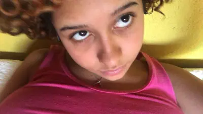 esposa puta do corno chupando cover image
