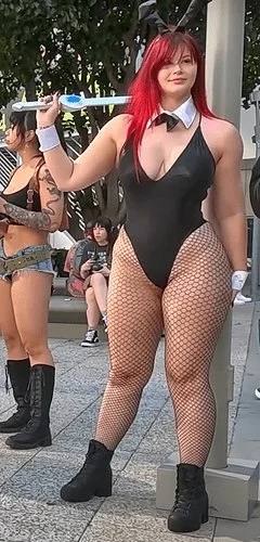 gordinha cosplayer do rabo gigante exibindo o rabão image 4