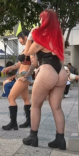 gordinha cosplayer do rabo gigante exibindo o rabão image 5