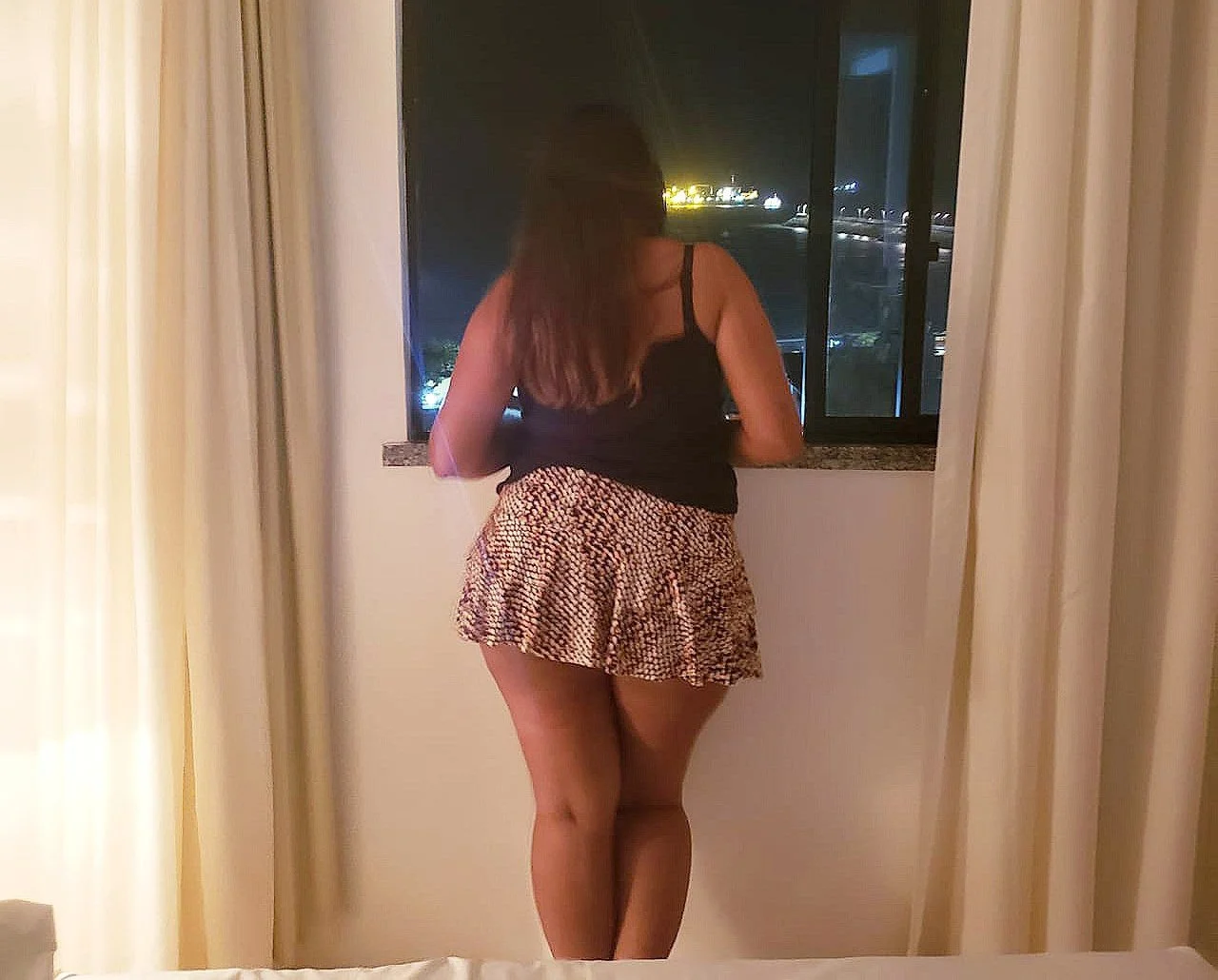 Esposa rabuda tímida de corno exibicionista image 2
