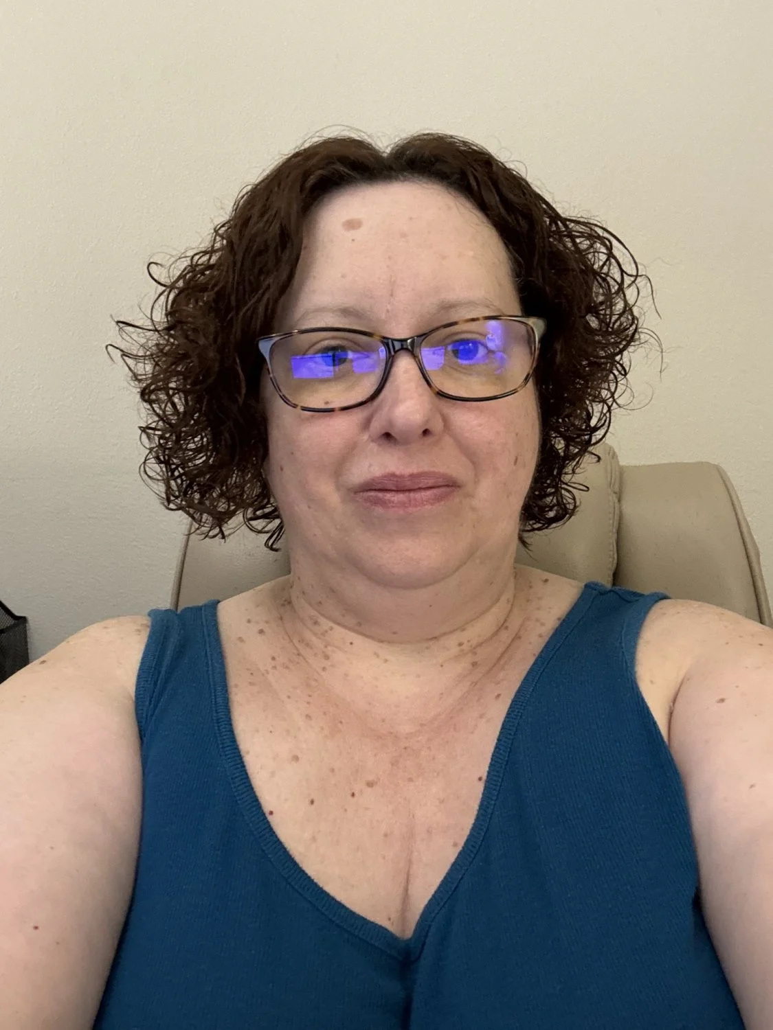 Laura-Married GILF sending me pics image 5