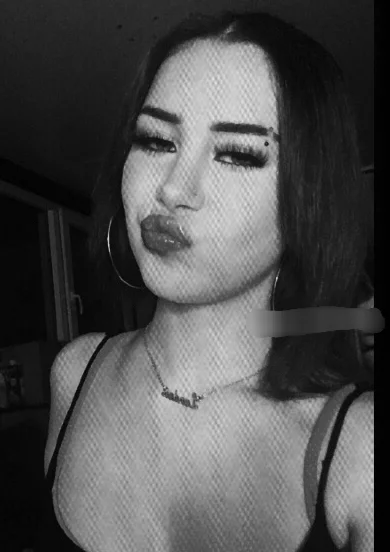 cuck wants to expose his friend Amy image 3