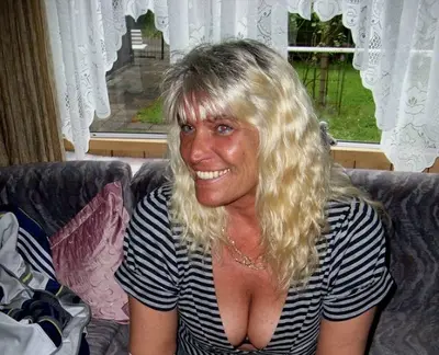 Inde... Curvaceous milf hotwife cover image