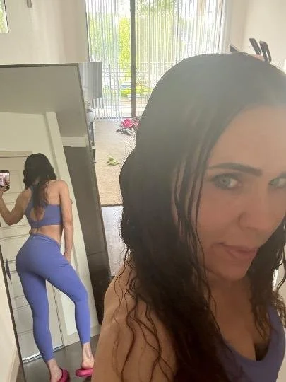 Hungarian fitness milf image 3