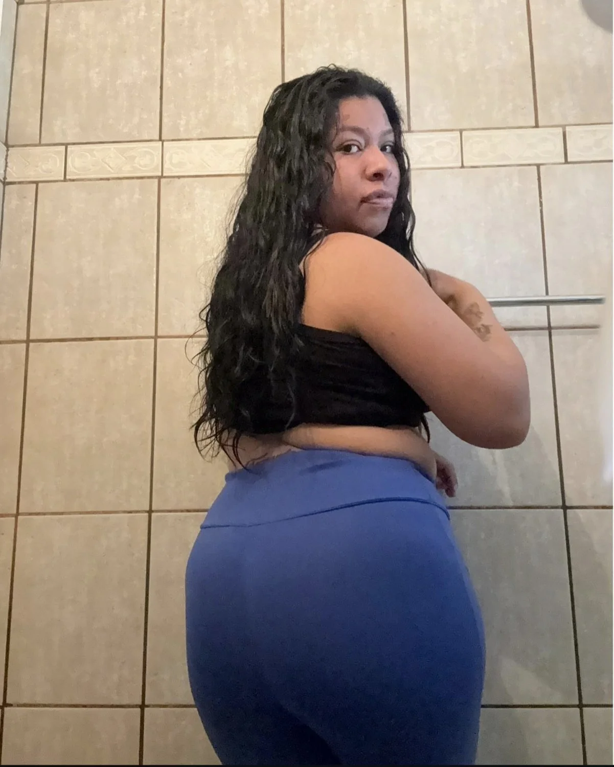 Gym latina with a fat ass booty main image