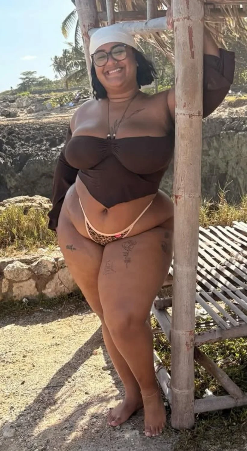 Thick heave Dominican image 2