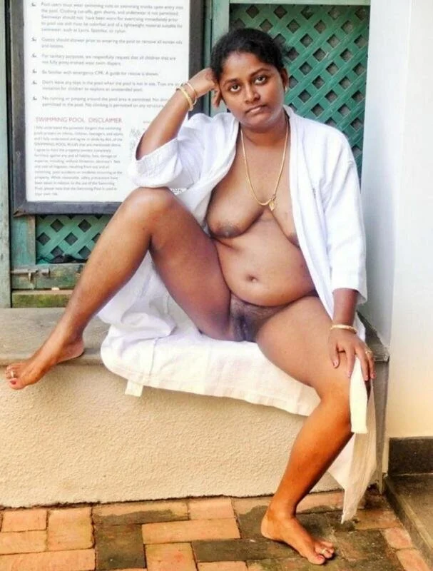Whore Soina image 13