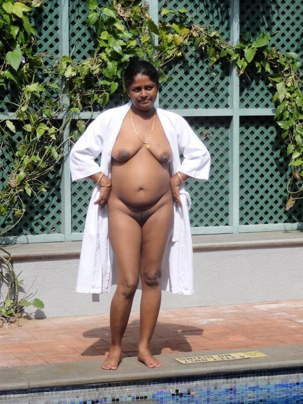 Whore Soina image 15