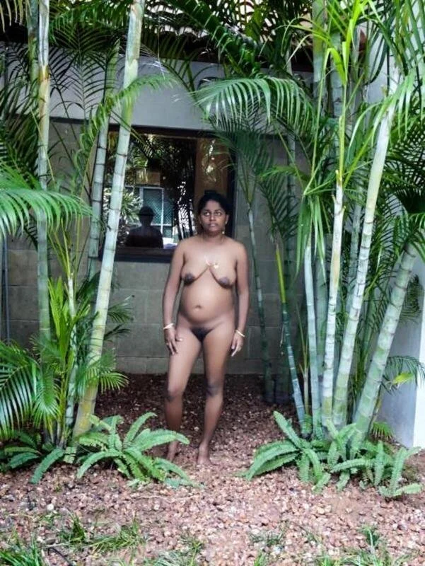 Whore Soina image 24