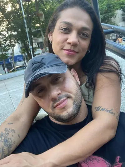 Casal que gosta de menage de SP cover image