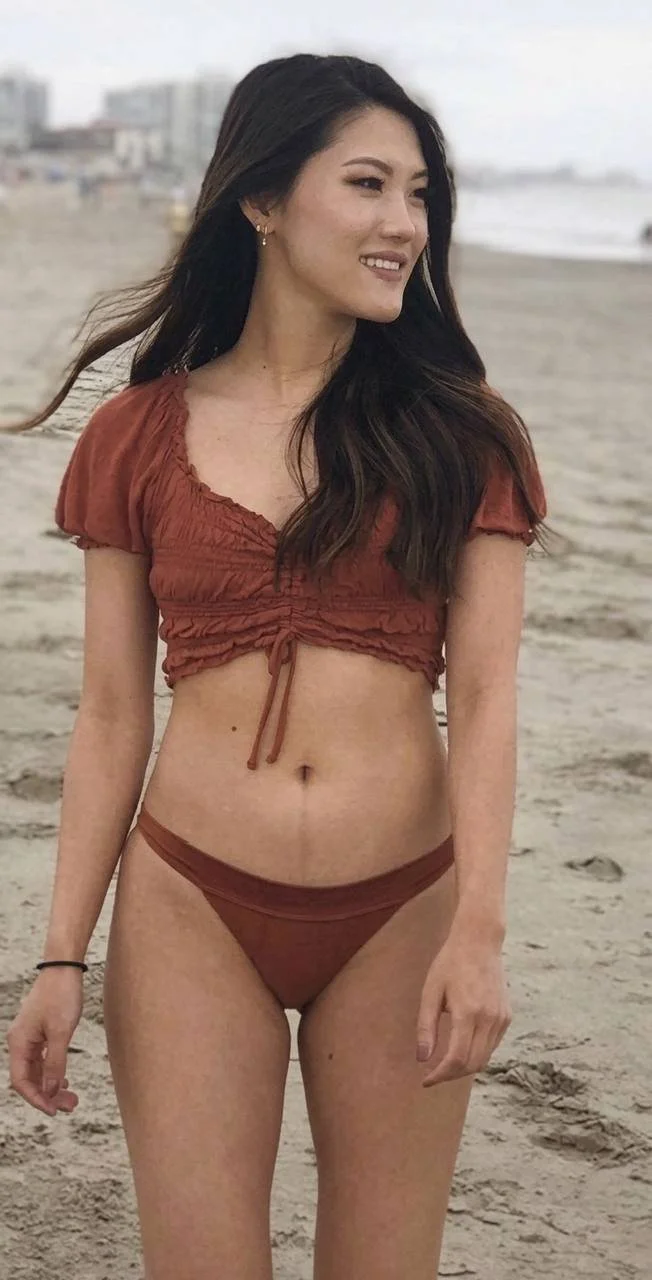 Chica asiática con un buen cuerpo y un gran culo , es de USA se llama Sally image 6