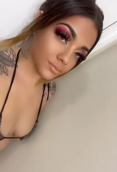 Light skin slut with an ass cover image