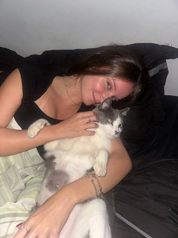Puta novinha gostosa foi vazada pelo corno! safada caiu na net fudendo muito amador caseiro anal image 2