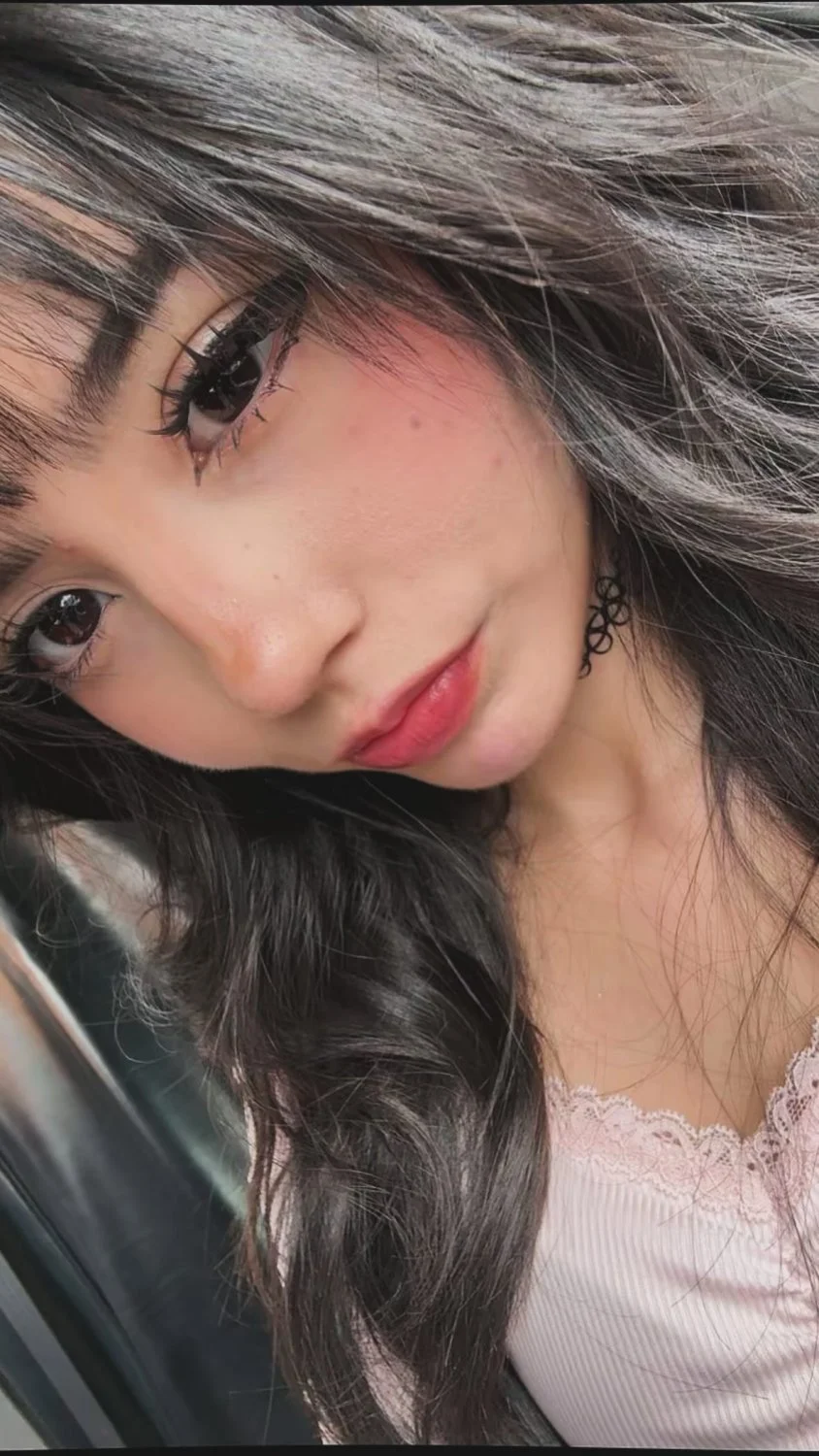 Flaquita hermosa merece ser exhibida y tratada como una puta de internet image 3