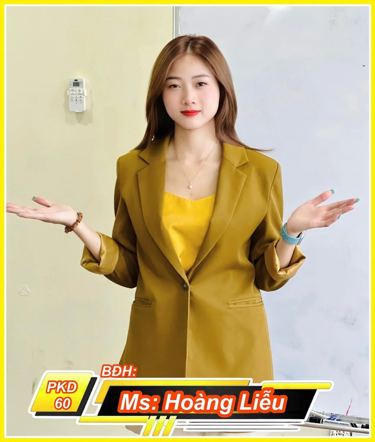 Sục cu với quần lót và giày em Hoàng Liễu Ban điều hành. image 5