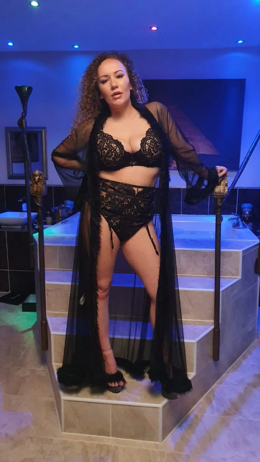 UK Slut Mel image 5