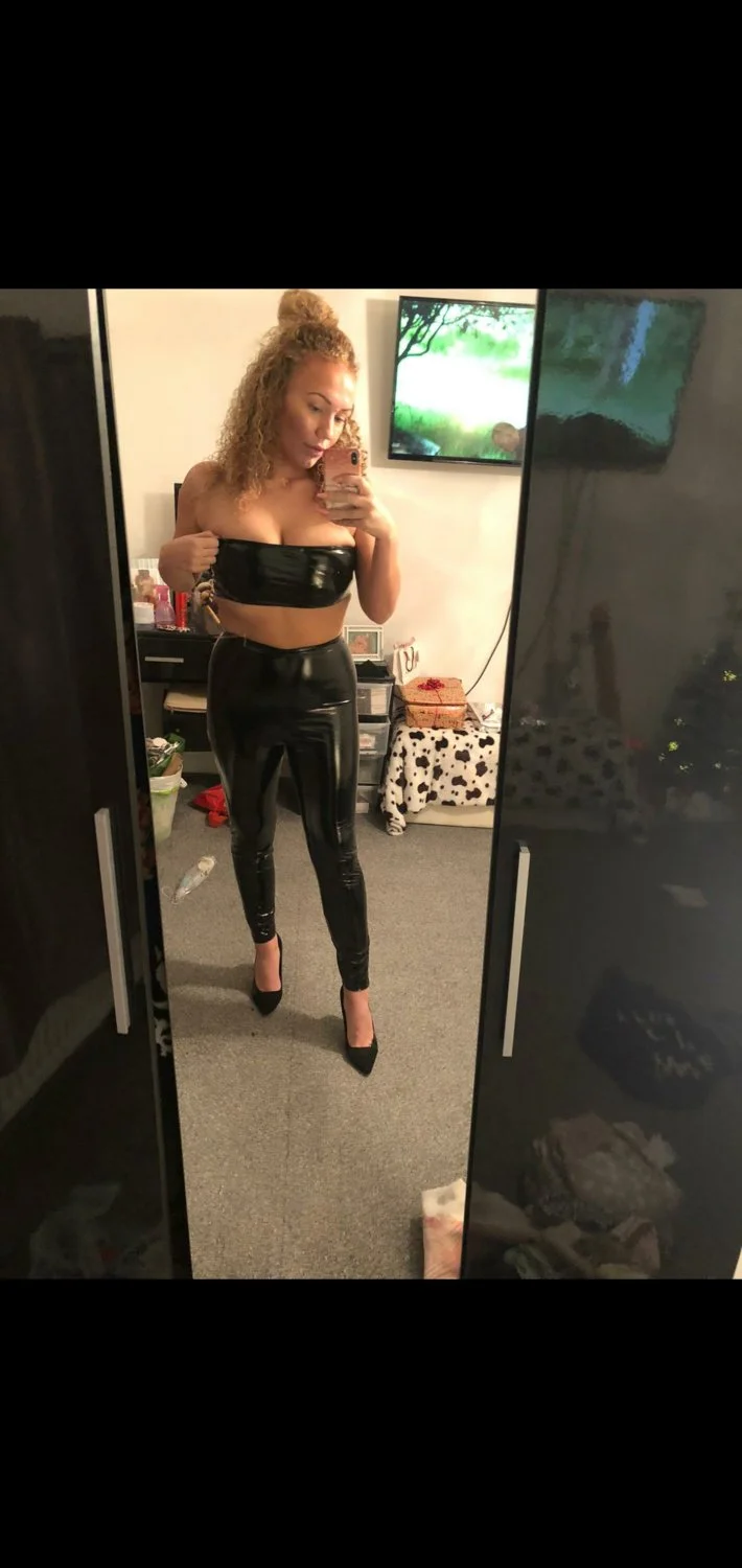UK Slut Mel image 8