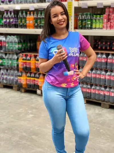 Putinha do supermercado foi vazada pagando um boquete pro amante cover image