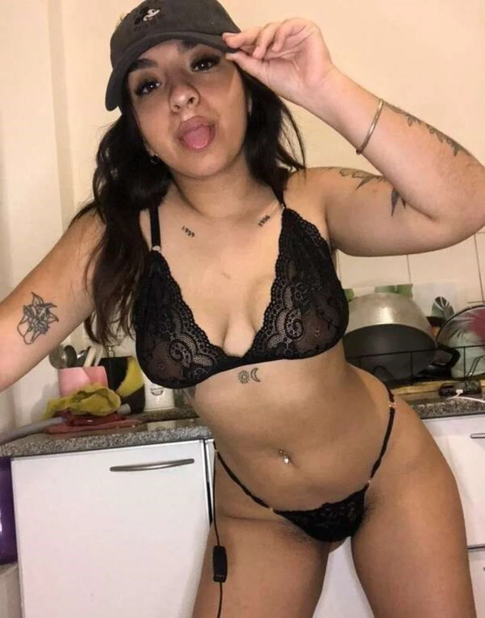 Pendeja Argentina Morocha culona rica con enormes tetas ricas nudes image 5