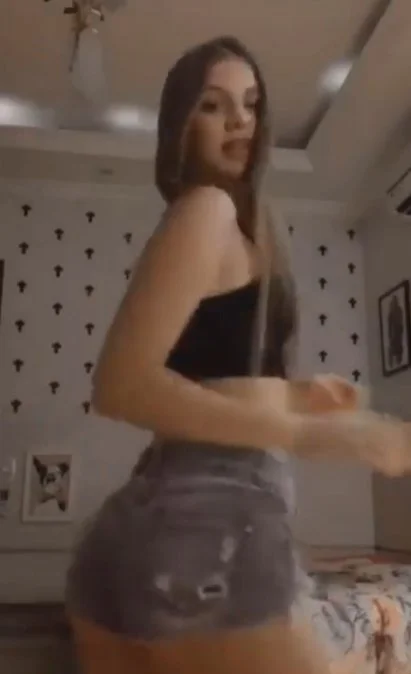 Kamila Borges famosinha gostosa rebolando em live - Live Instagram main image