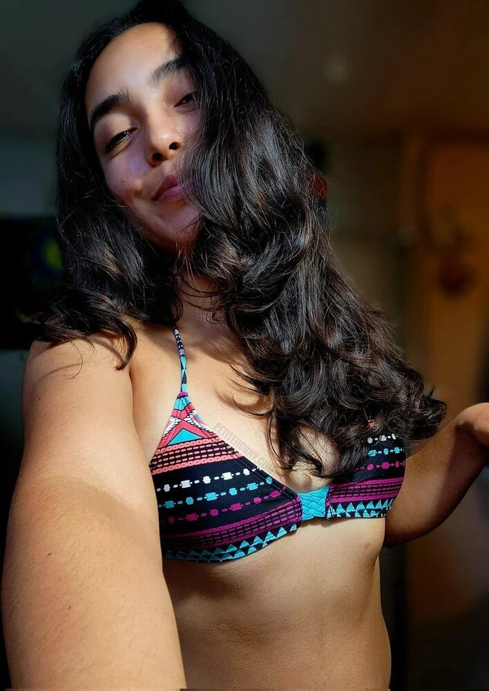 Pendeja latina flaca amateur de concha peludita image 7