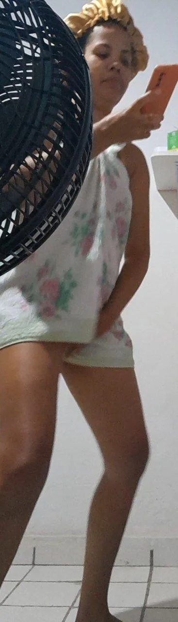 Flagra da putinha do corninho manso image 2