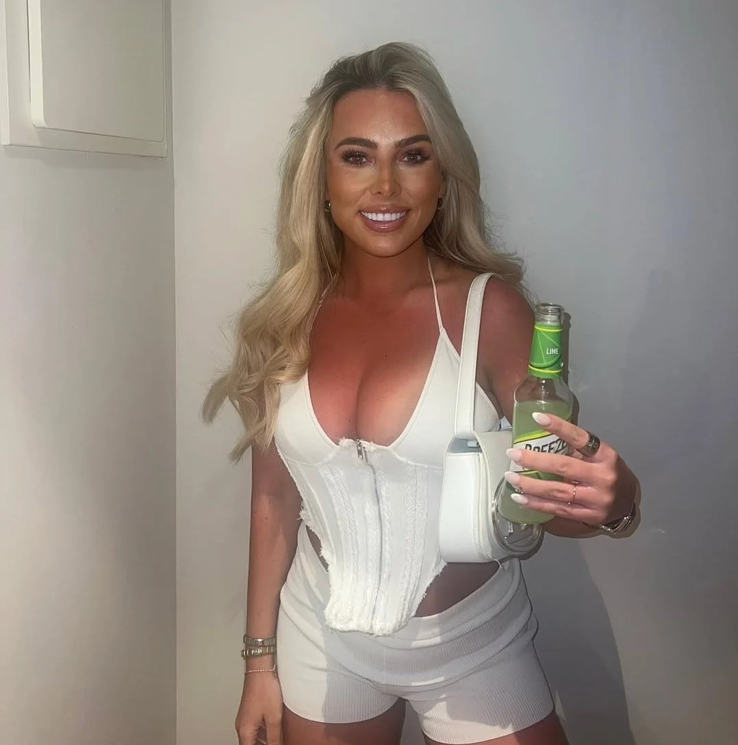 Kiera, scottish instagram bimbo image 13