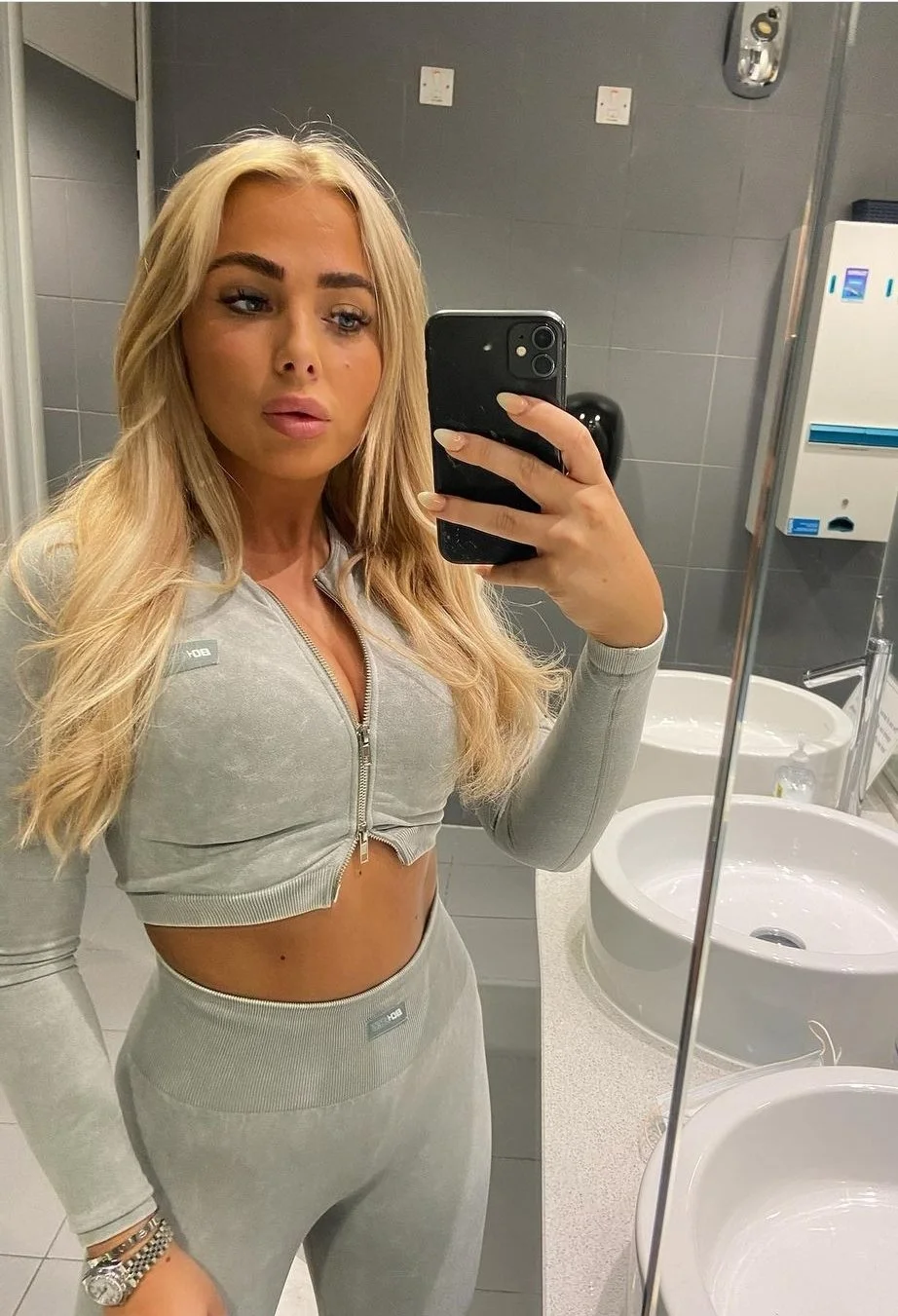 Kiera, scottish instagram bimbo image 39