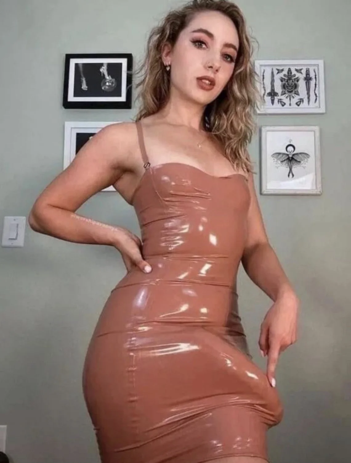 HUGE DICK BEAUTIFUL TS WHORES 😍🤤 image 8