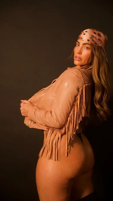 KODA MONROE🤤 image 8