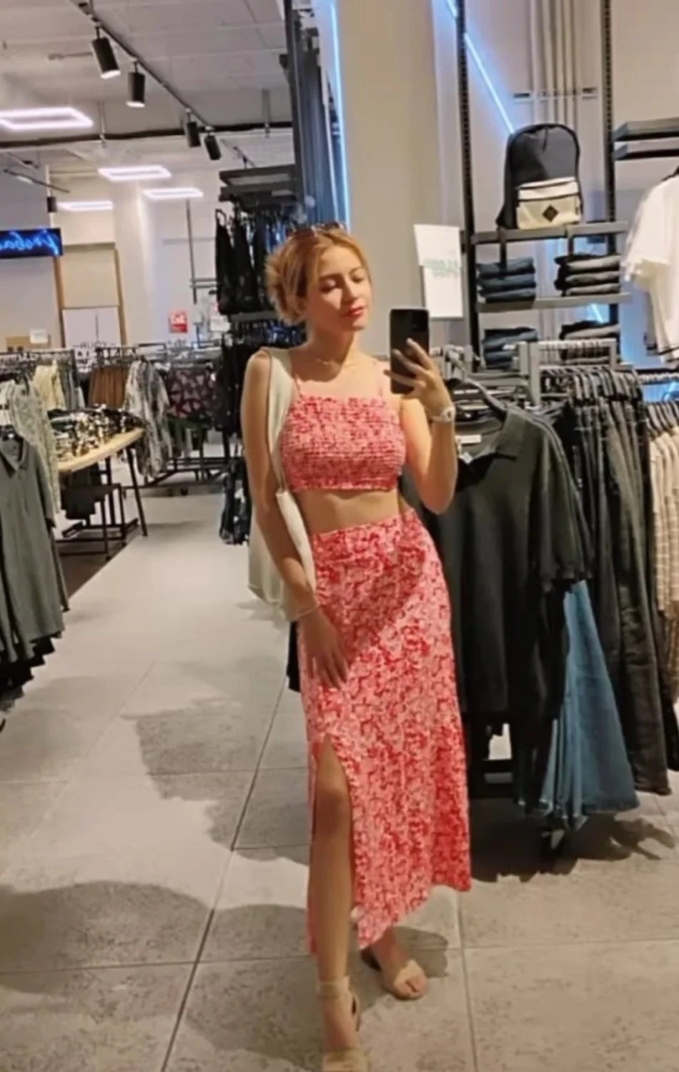 Rica flaquita hermosa image 4